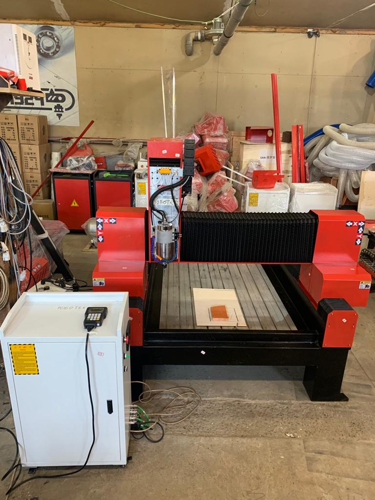 Фрезерный станок с ЧПУ 900x1500x400mm